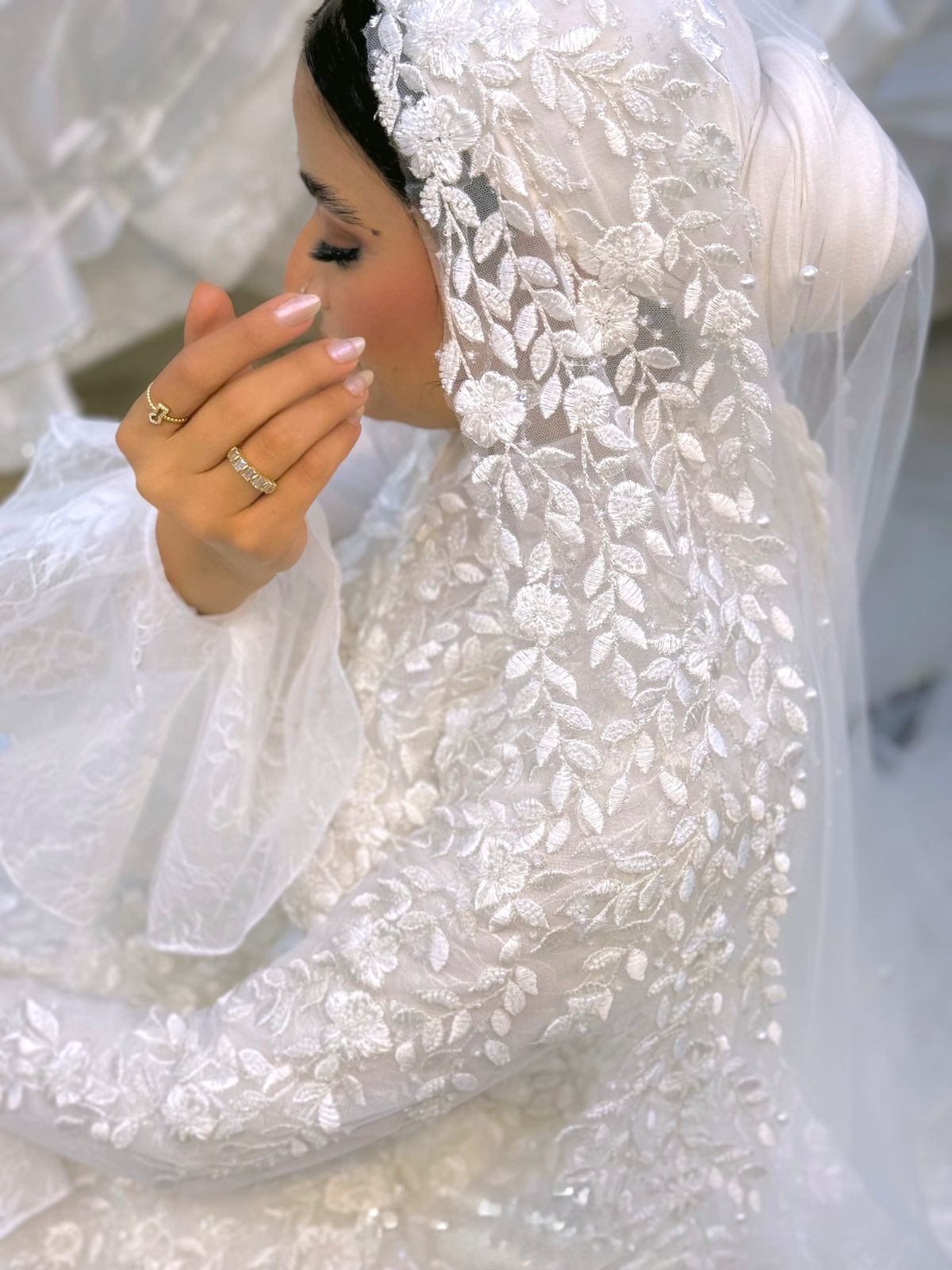 فستان زفاف تل مطرز بذيل ملكي 3 متر