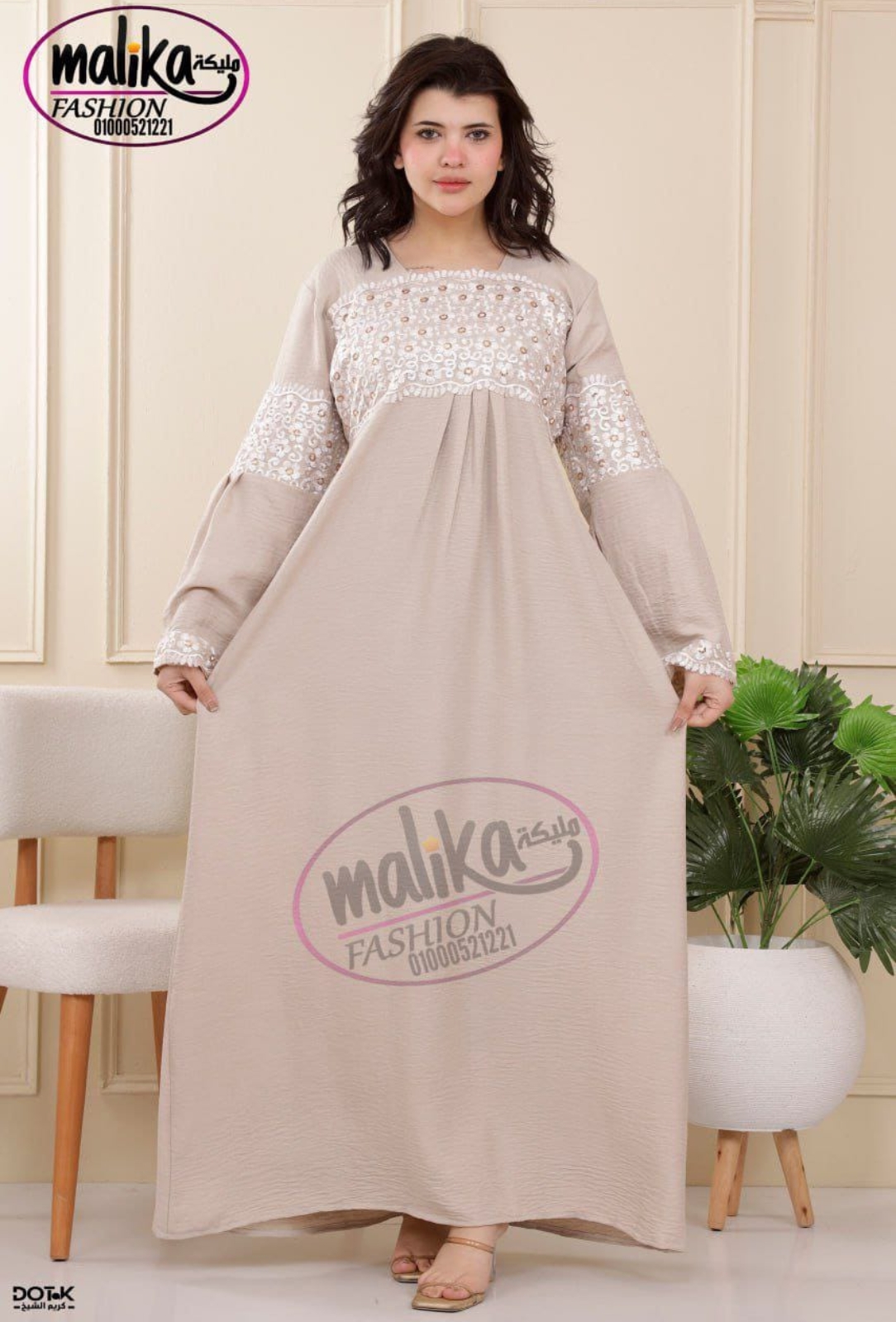 عباية مليكة كتان بتطريز صدري ناعم