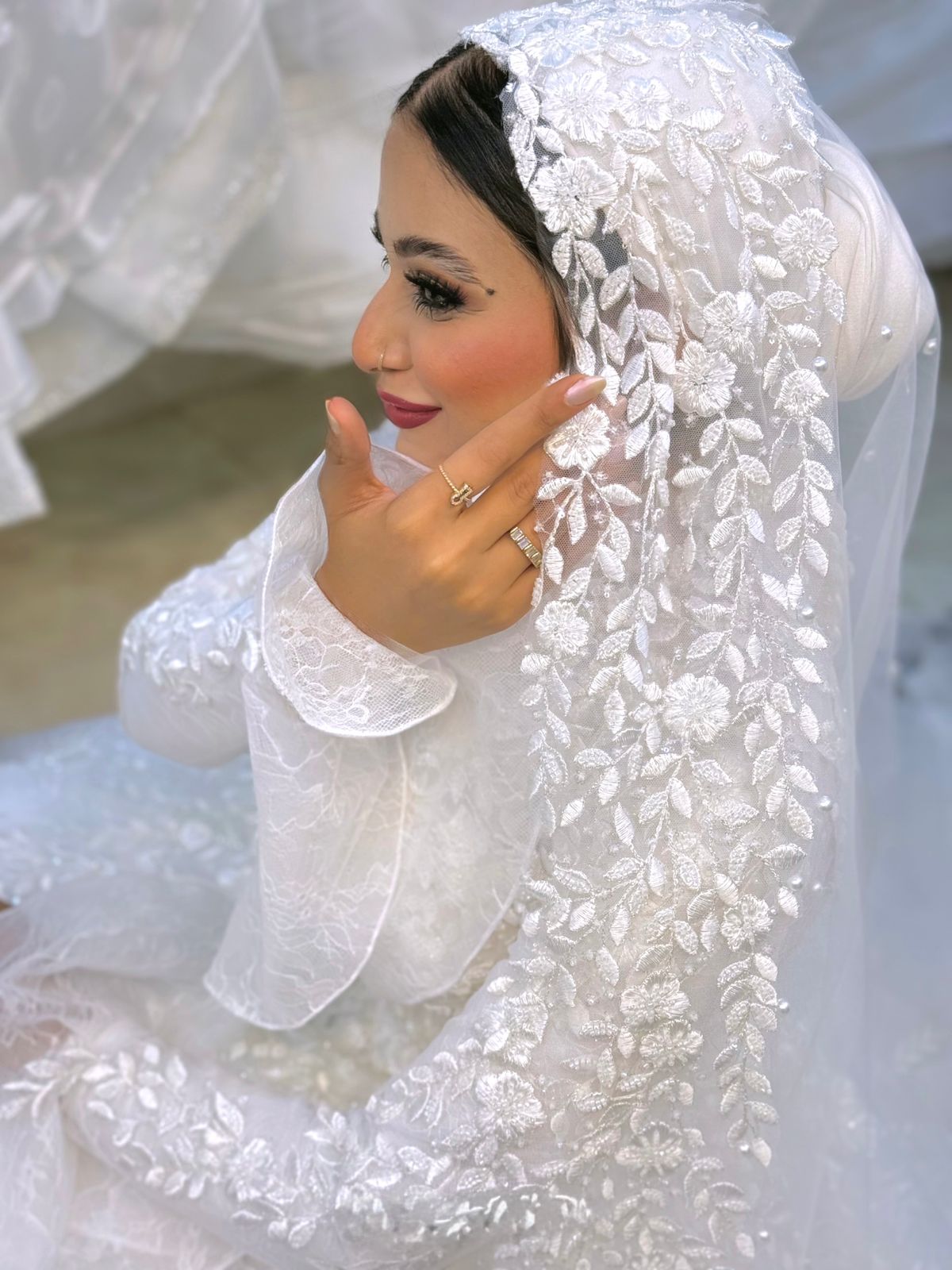 فستان زفاف تل مطرز بذيل ملكي 3 متر