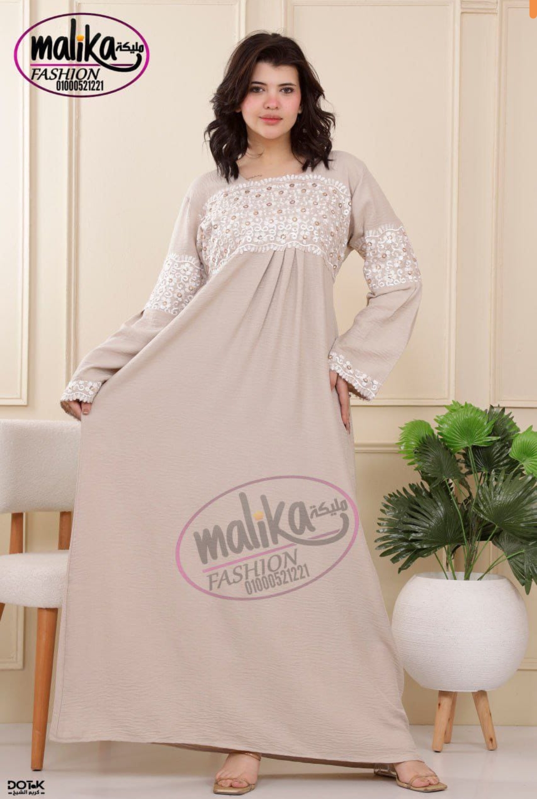 عباية مليكة كتان بتطريز صدري ناعم