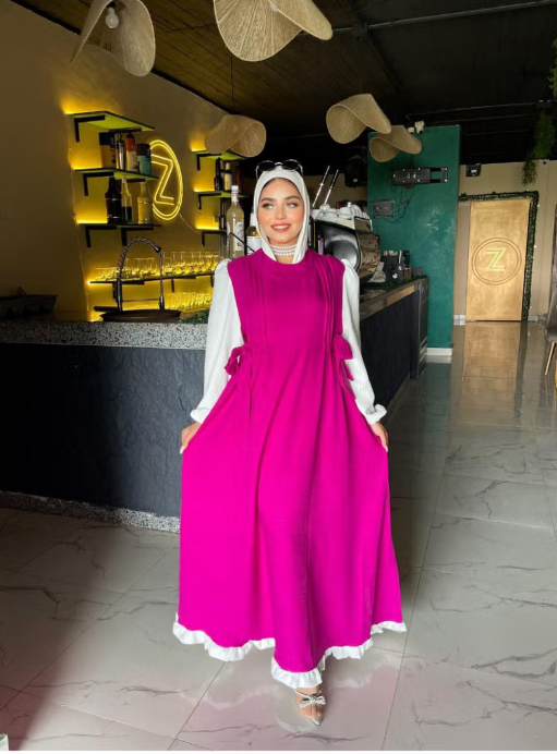 ‎Long white sleeve dress with belt on each side